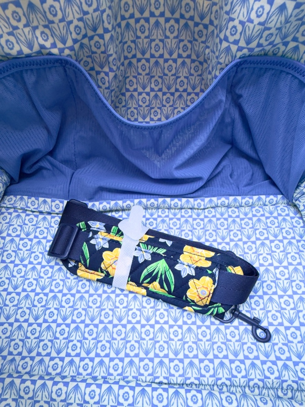 Vera Bradley Daffodils Large Miramar Weekender - Picture 8 of 13